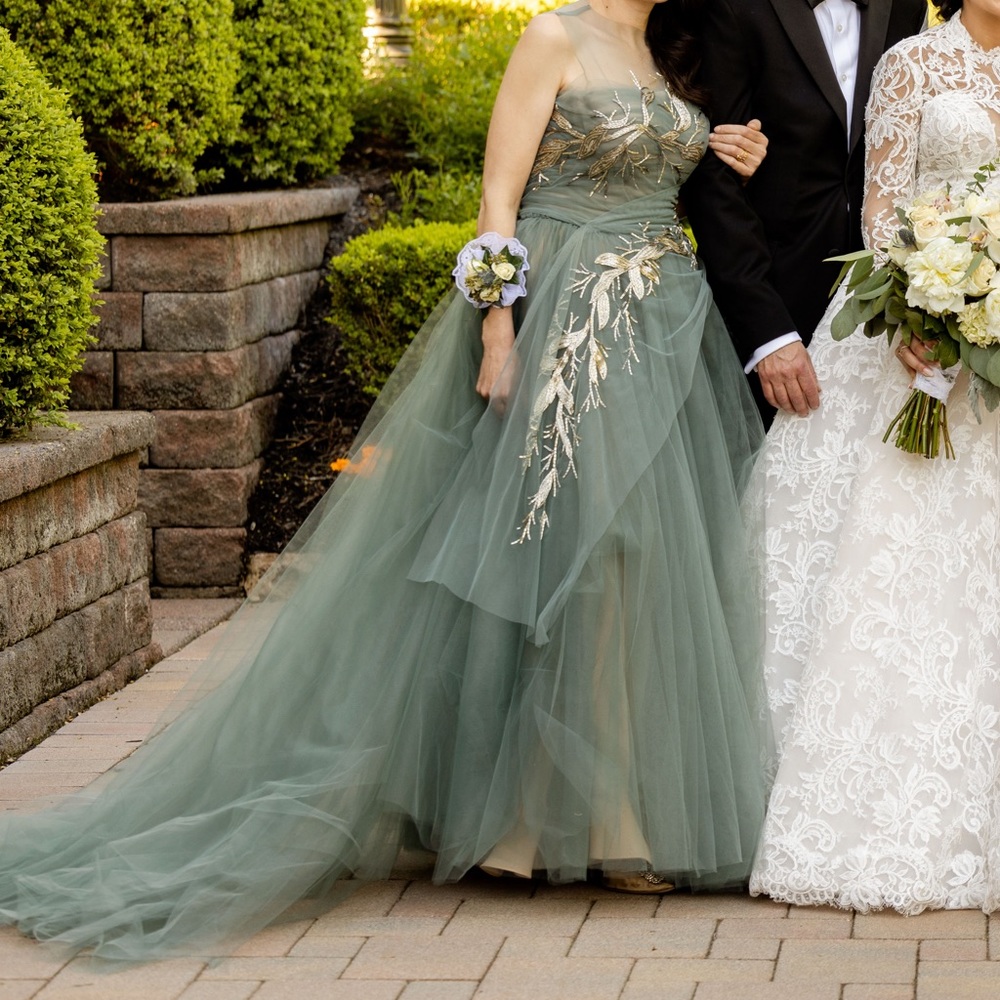 Reem Acra evening gown - Picture 3 of 13